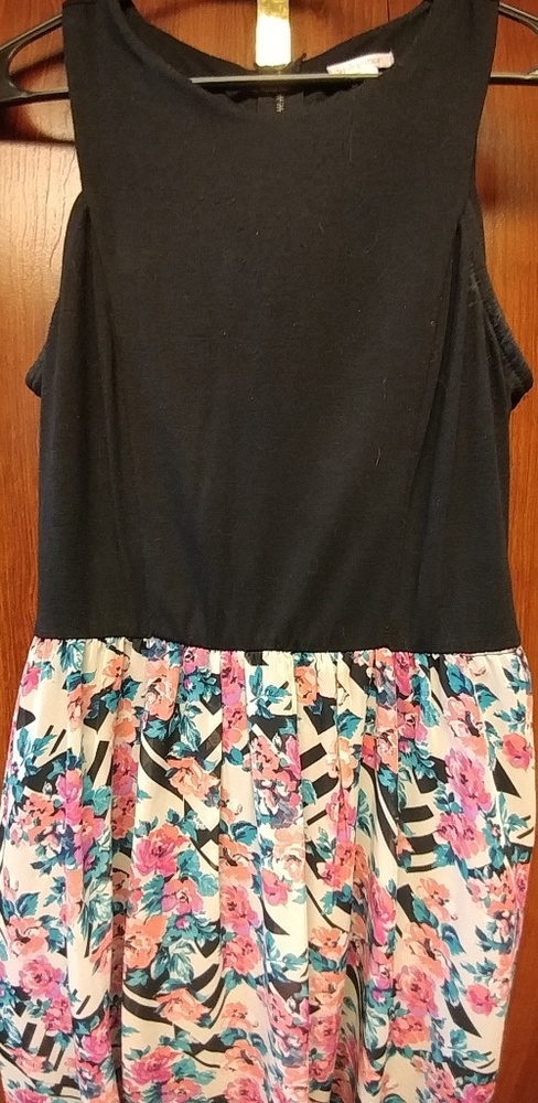 Sleeveless dress